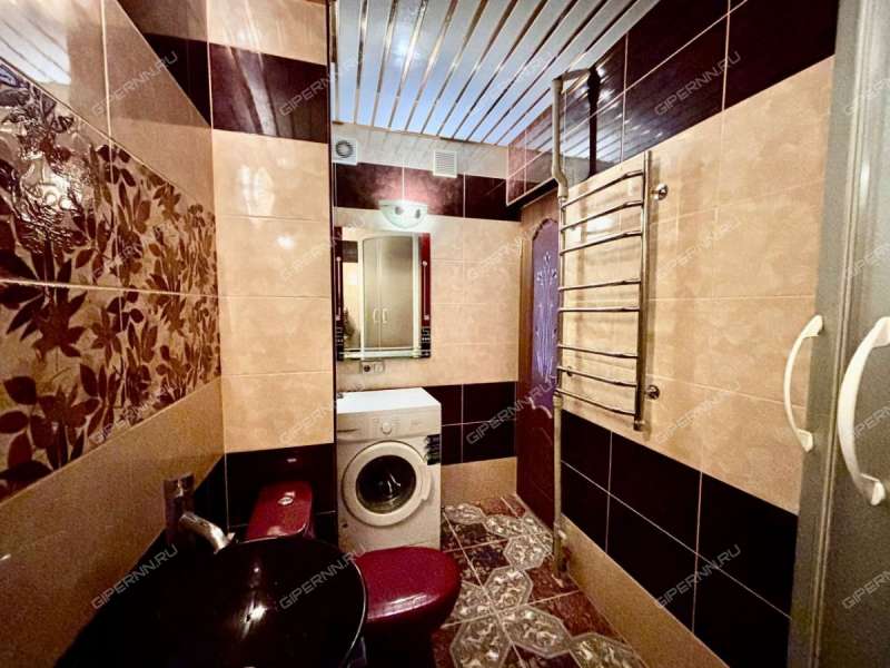 четырёхкомнатная квартира на улице Сурикова дом 16А