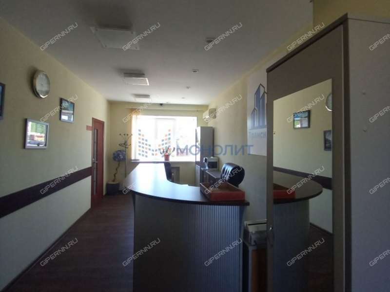 здание под офис, недвижимость под образовательные учреждения на Деловой улице