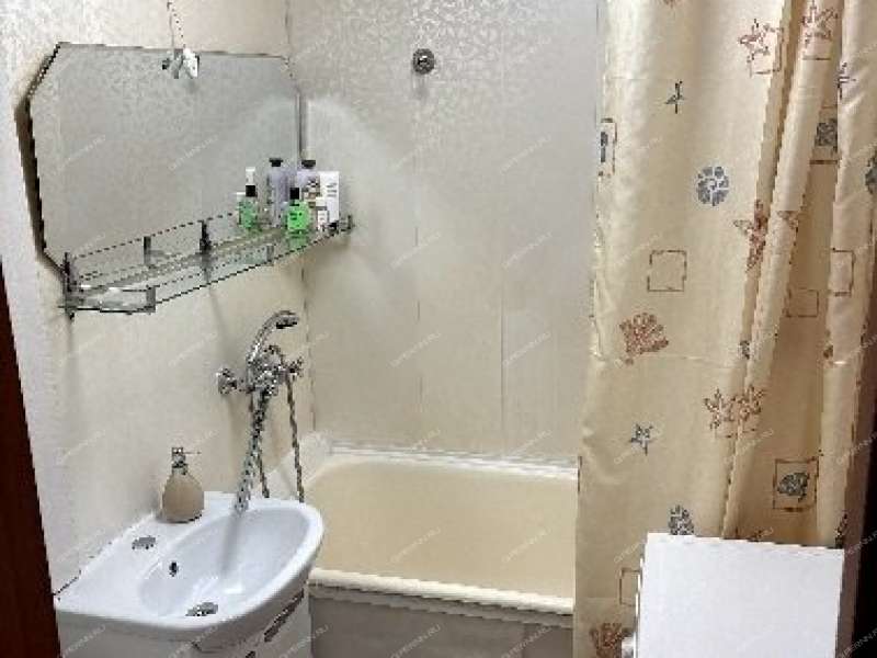 трёхкомнатная квартира на улице Космонавта Комарова дом 16а