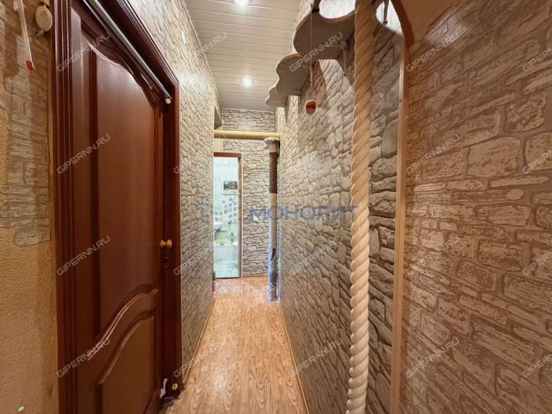 трёхкомнатная квартира на улице Страж Революции дом 4