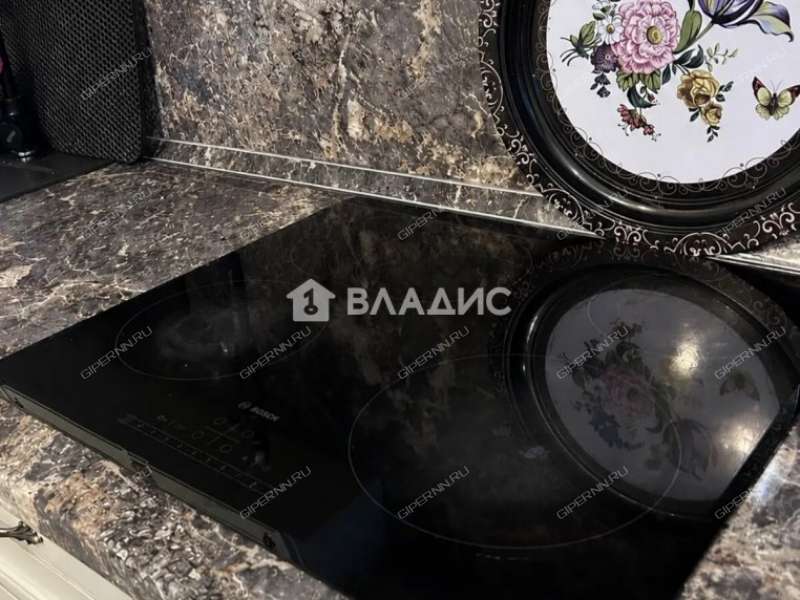 трёхкомнатная квартира на улице Движенцев дом 1