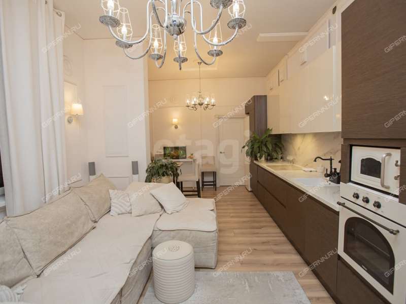 трёхкомнатная квартира на улице Июльских Дней дом 1 к2