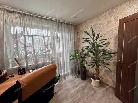 4-komnatnaya-ul-strokina-d-19 фото