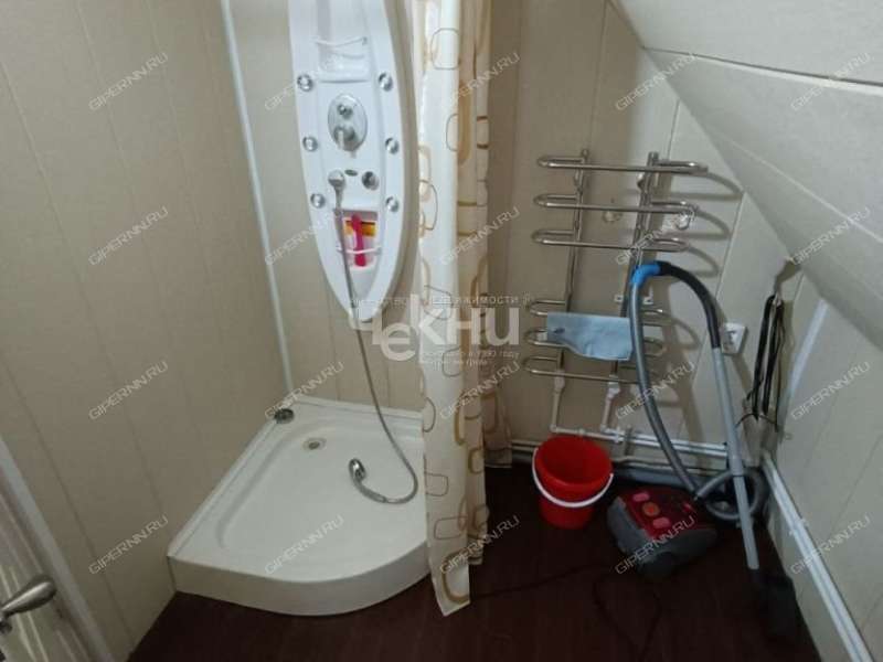 дом на Центральная село Белое