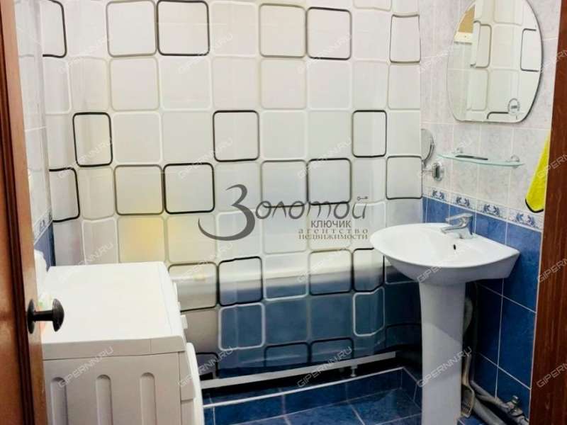 трёхкомнатная квартира на улице Героя Шнитникова дом 2