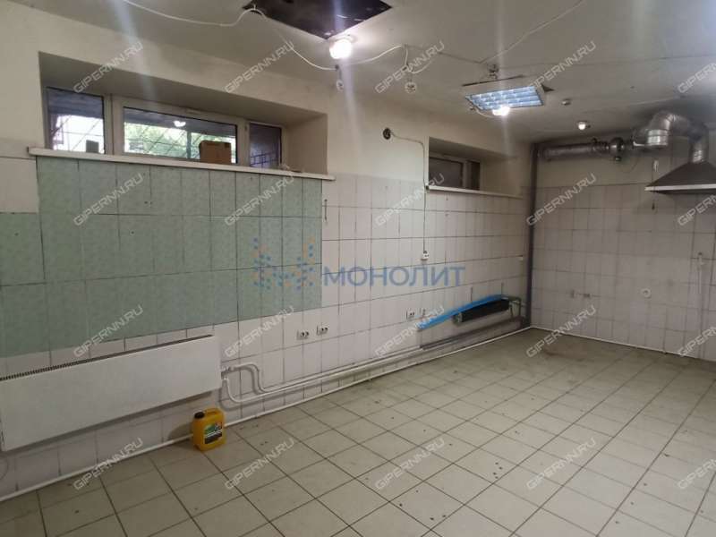 помещение под офис, торговую площадь на улице Героя Советского Союза Усилова