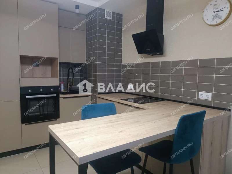 двухкомнатная квартира на улице Родионова дом 202/1