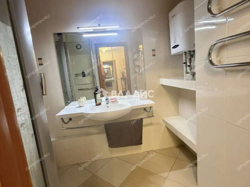 трёхкомнатная квартира на улице Родионова дом 165 к1