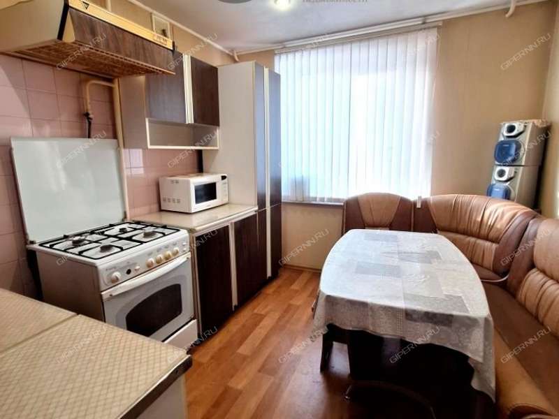 трёхкомнатная квартира на улице Красных Зорь дом 11