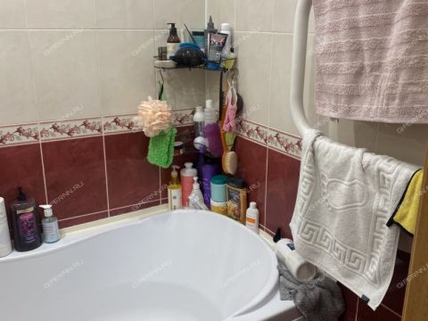 4-komnatnaya-ul-strokina-d-19 фото