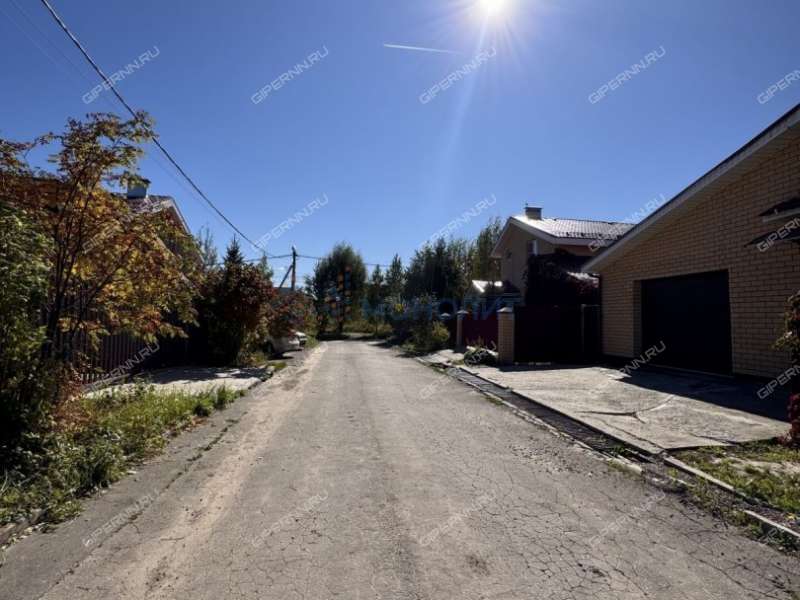 дом на Озёрной улице деревня Крутая