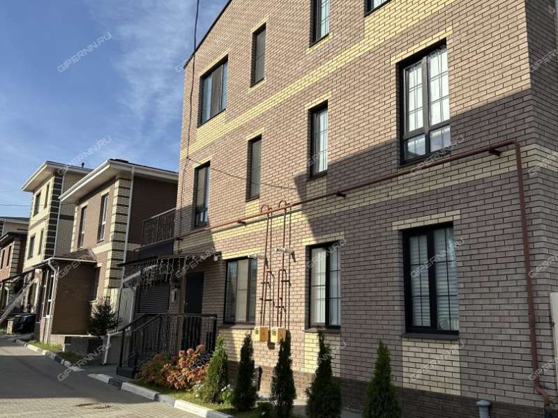 дом в деревне Новая