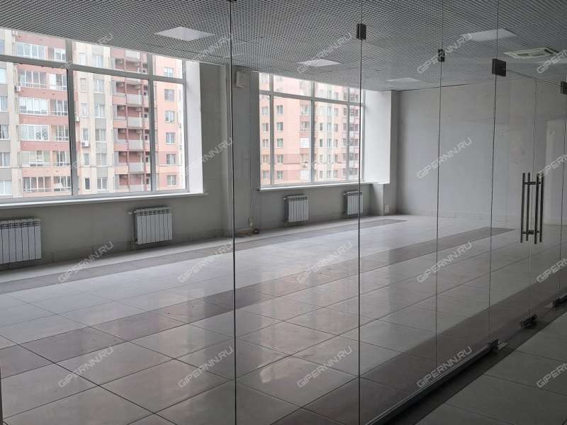 помещение под офис, торговую площадь на улице Родионова