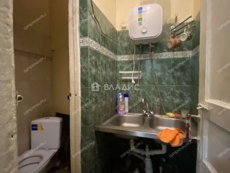 помещение под помещение свободного назначения на улице Октябрьской Революции