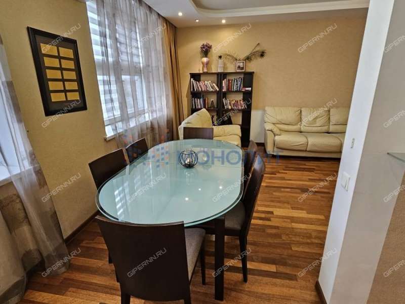 четырёхкомнатная квартира на улице Ванеева дом 25/88