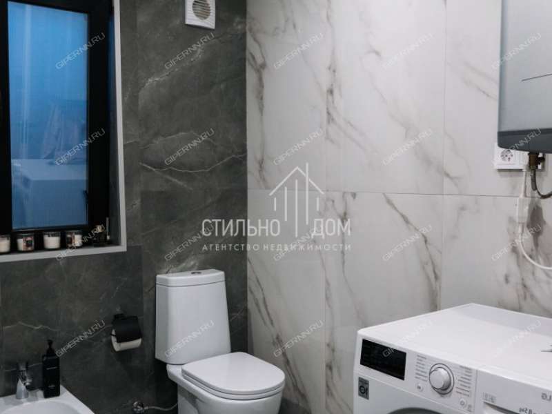 дом на улице Цветочная село Безводное