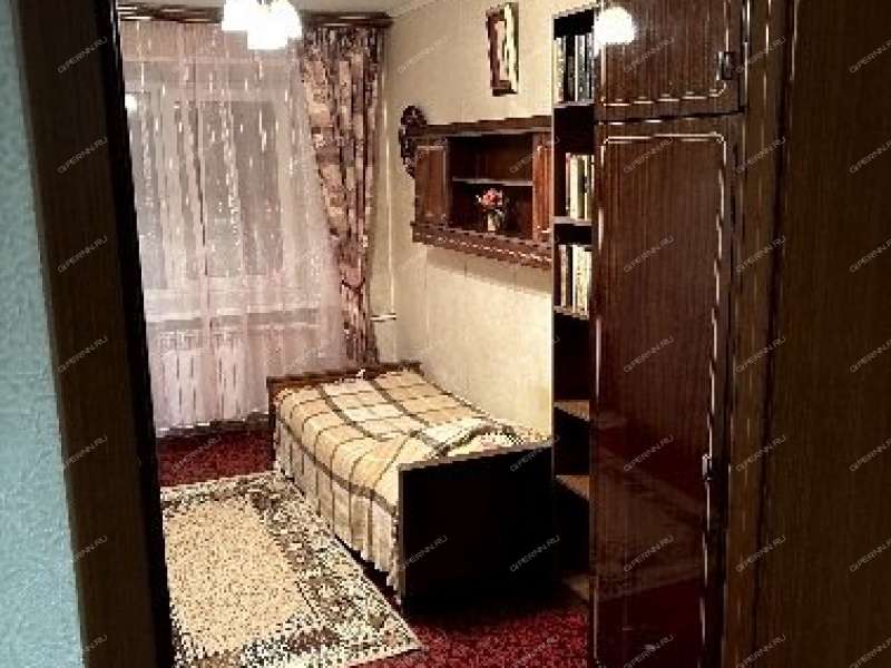 трёхкомнатная квартира на улице Космонавта Комарова дом 16а