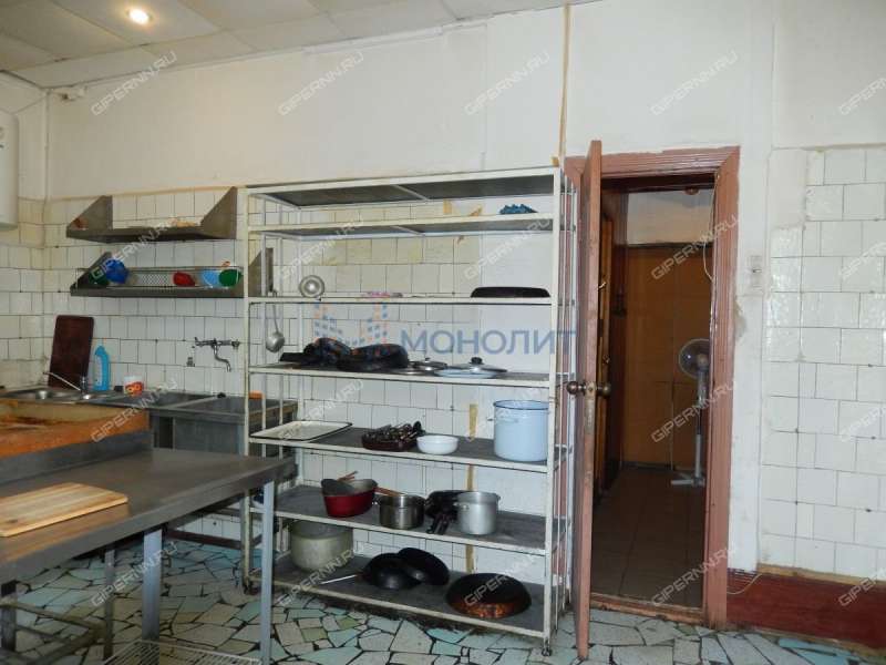 помещение под помещение свободного назначения, торговую площадь на улице Героя Давыдова