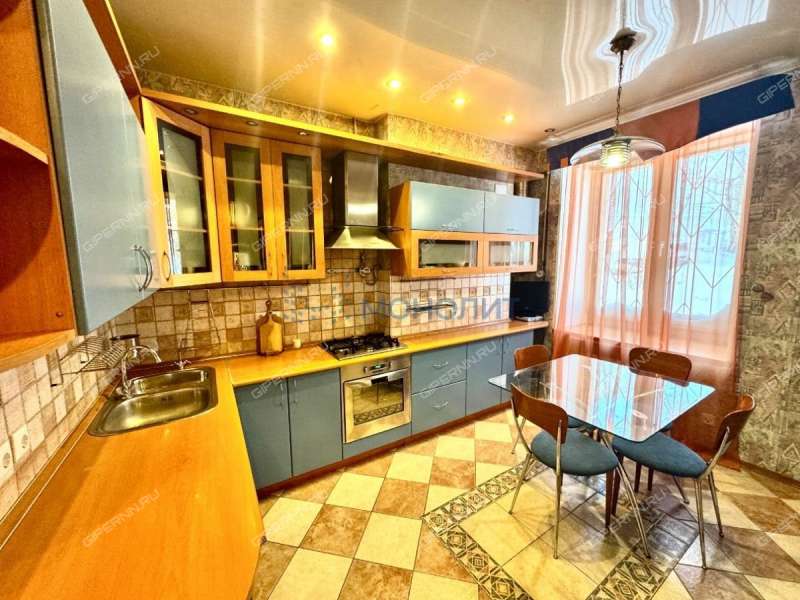 трёхкомнатная квартира на Верхне-Волжской набережной дом 17