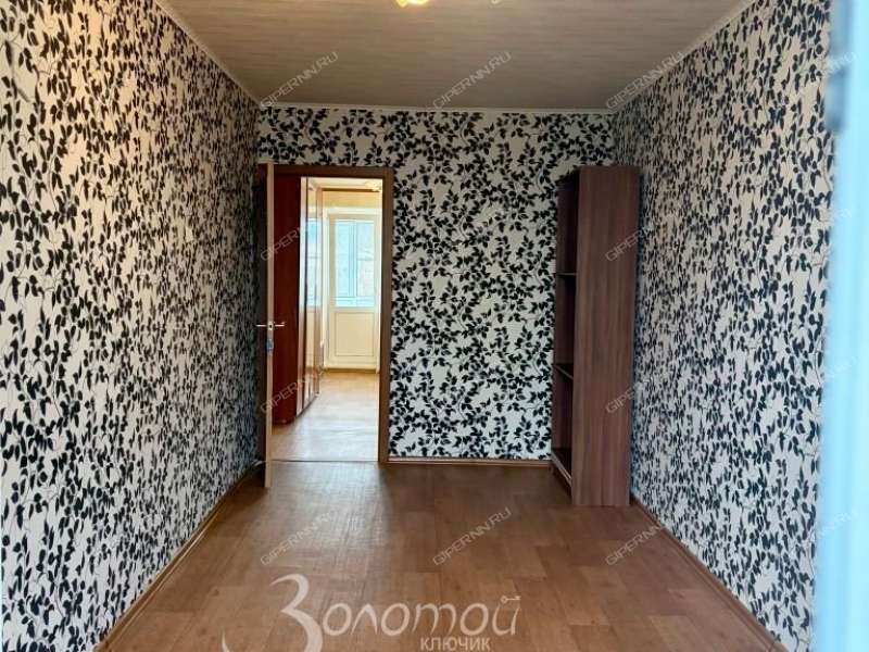 трёхкомнатная квартира на улице Героя Шнитникова дом 8