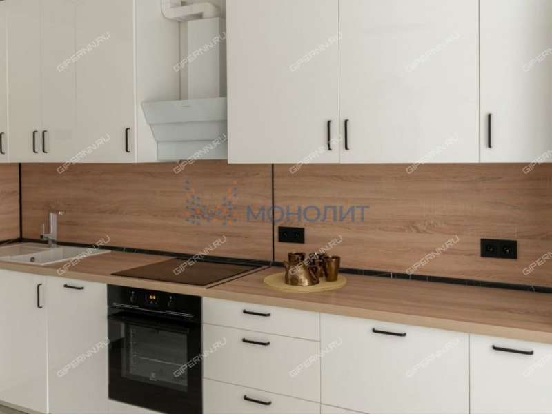 трёхкомнатная квартира на площади Свободы дом 7