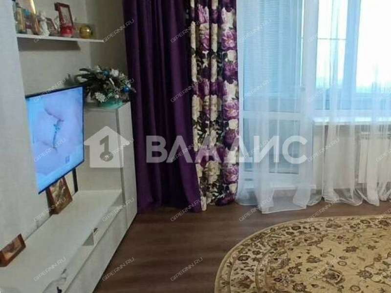 трёхкомнатная квартира на улице Родионова дом 180