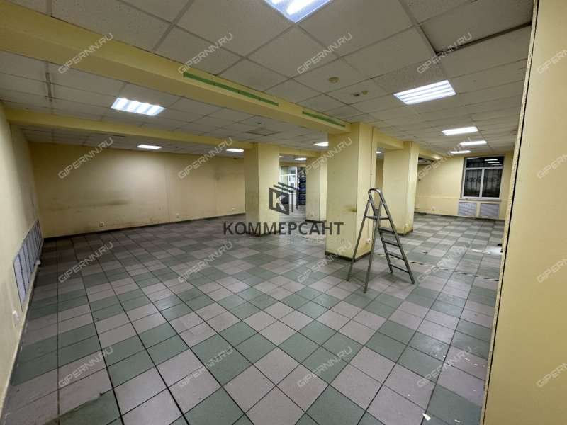 помещение под торговую площадь на улице Бурденко