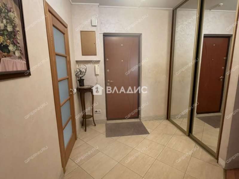 трёхкомнатная квартира на улице Родионова дом 165 к1