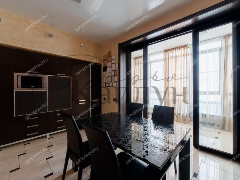 четырёхкомнатная квартира на Славянской улице дом 23