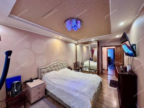 4-komnatnaya-ul-strokina-d-19 фото