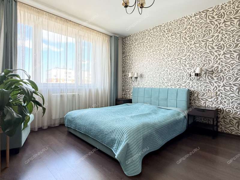 трёхкомнатная квартира на бульваре 60-летия Октября дом 25 к2