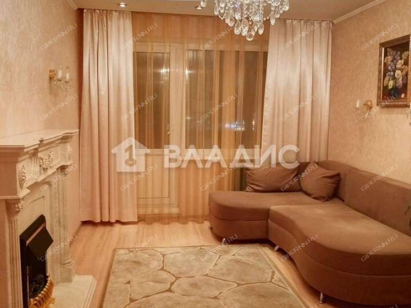 трёхкомнатная квартира на улице Карла Маркса дом 12