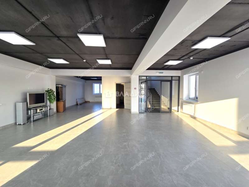 здание под офис, торговую площадь на улице Ларина