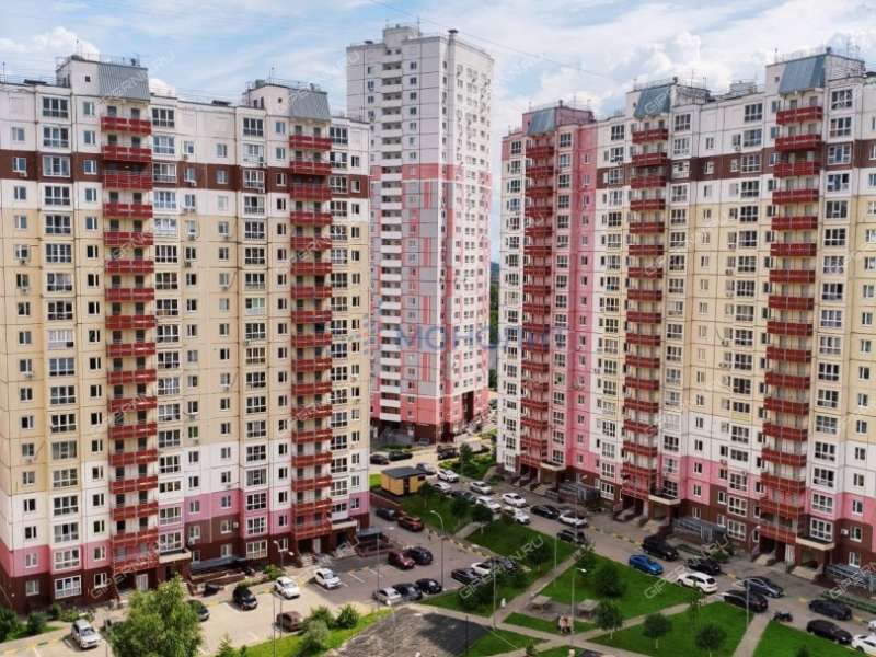 трёхкомнатная квартира на бульваре 60-летия Октября дом 25 к3