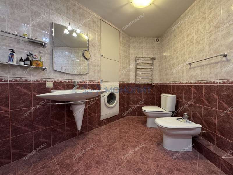 трёхкомнатная квартира на Керченской улице дом 28