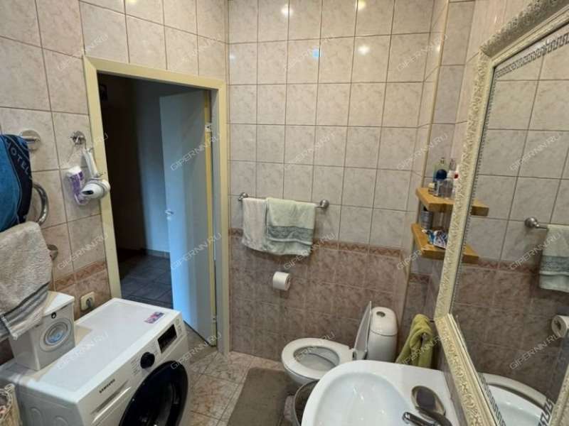 трёхкомнатная квартира на проспекте Кирова дом 6