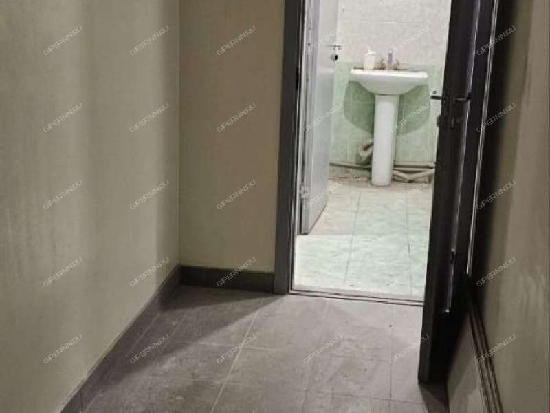 помещение под торговую площадь в 6-м микрорайоне