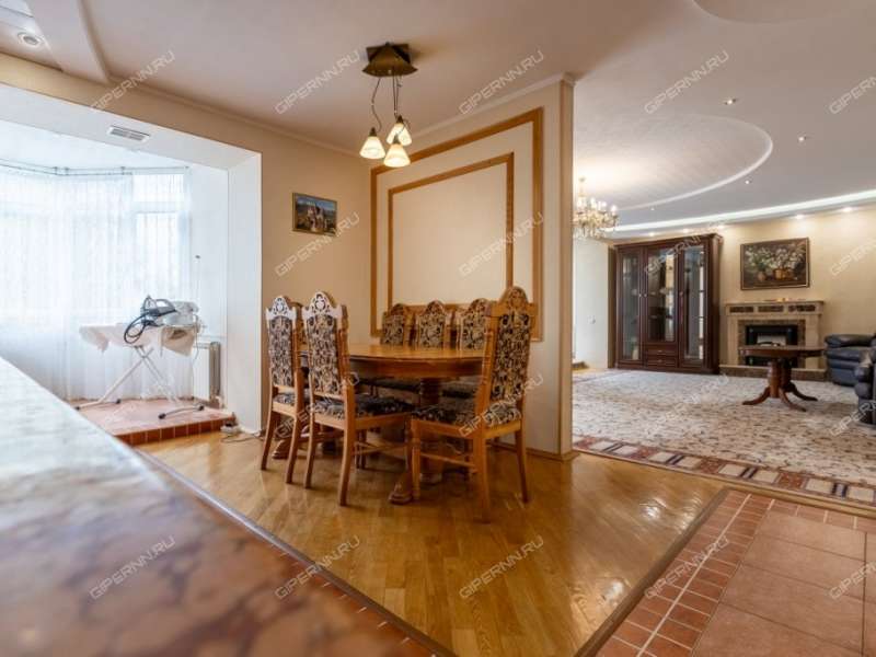 четырёхкомнатная квартира на Трудовой улице дом 8