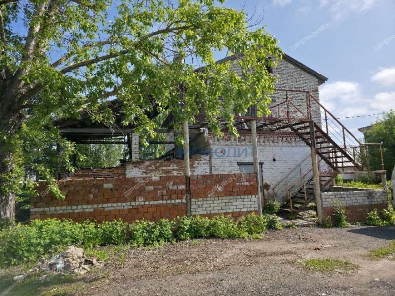 здание под торговую площадь на улице Ленина село Работки