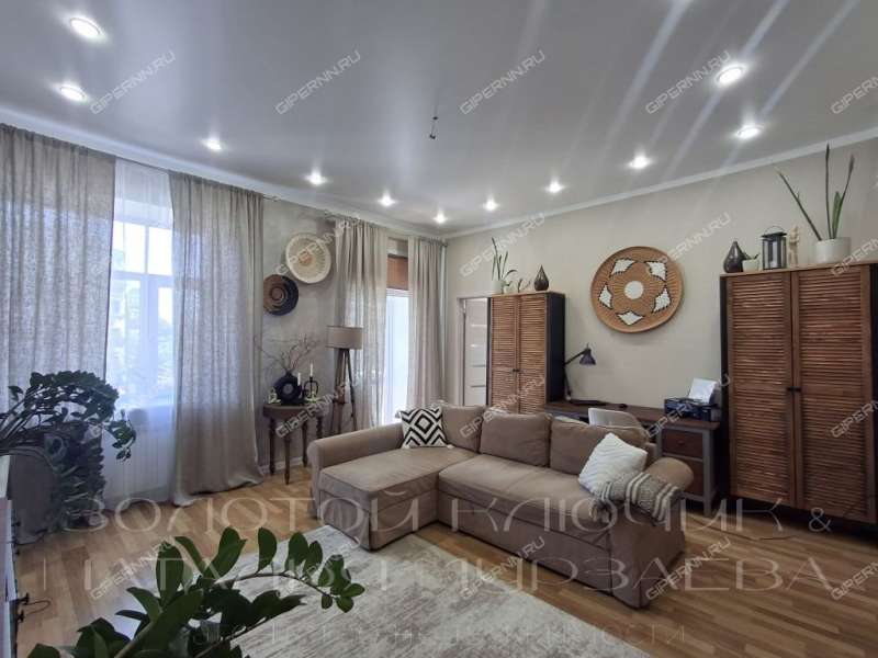 четырёхкомнатная квартира на улице Коминтерна дом 168