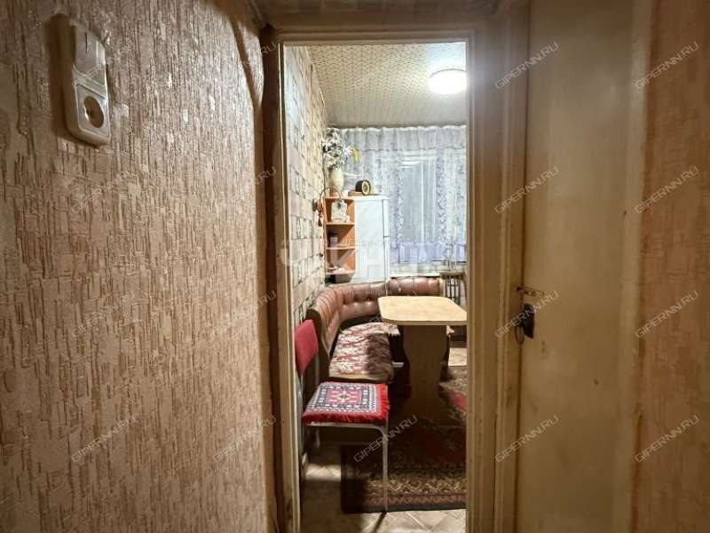 трёхкомнатная квартира в 6-м микрорайоне дом 19