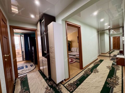 3-komnatnaya-ul-verhnepecherskaya-d-8 фото