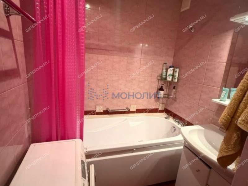 четырёхкомнатная квартира на Республиканской улице дом 25