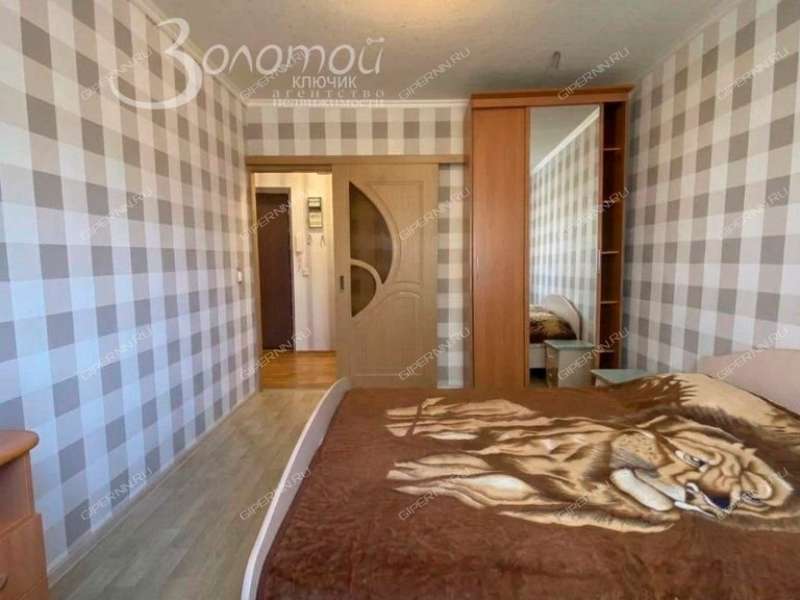 трёхкомнатная квартира на улице Героя Шнитникова дом 8