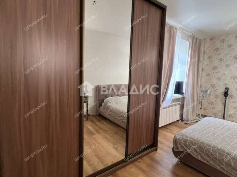 трёхкомнатная квартира на улице 50-летия Победы дом 6/2