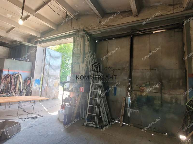 здание под офис, торговую площадь на улице Юлиуса Фучика