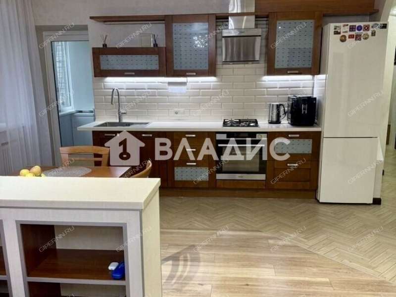 трёхкомнатная квартира на улице Большие Овраги дом 4