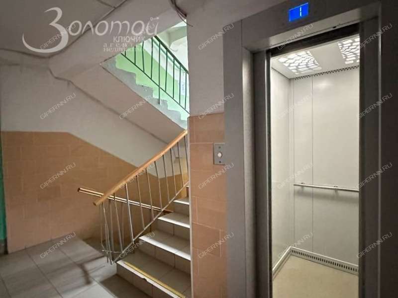 трёхкомнатная квартира на улице Строкина дом 9