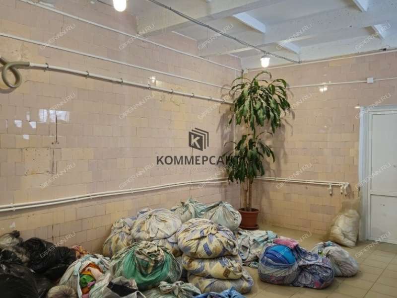 здание под офис, торговую площадь на площади Бориса Корнилова город Семёнов