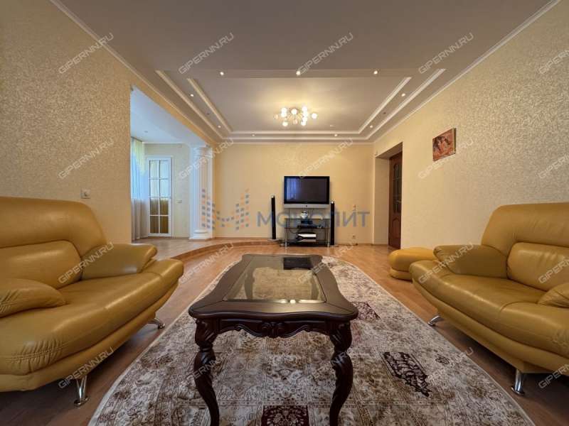 трёхкомнатная квартира на Керченской улице дом 28